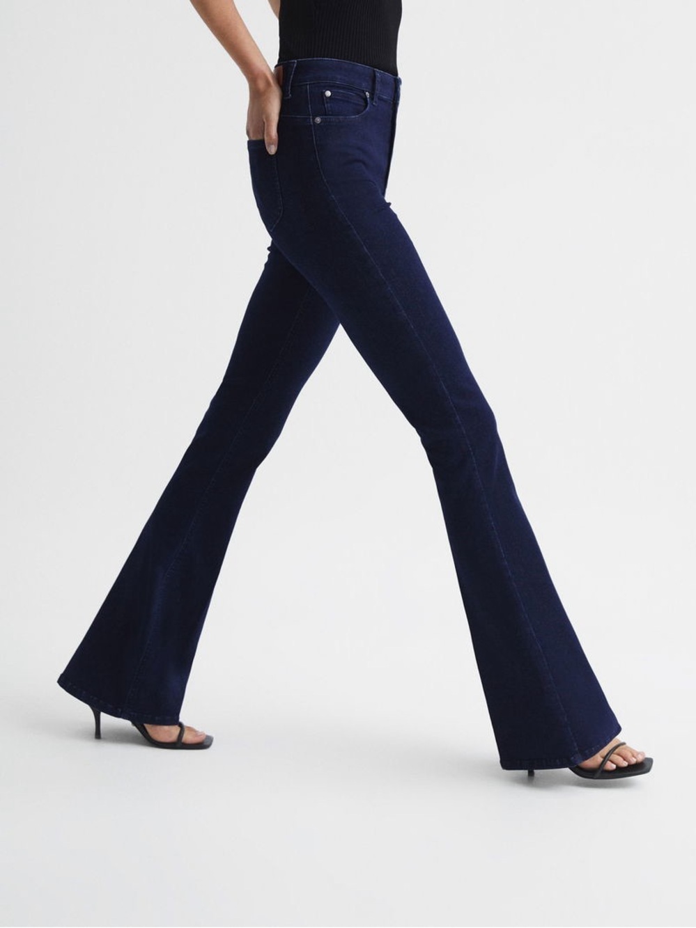 Reiss Perry Contour High Rise Flared Jeans Dark Wash Size 28R - Picture 4 of 15